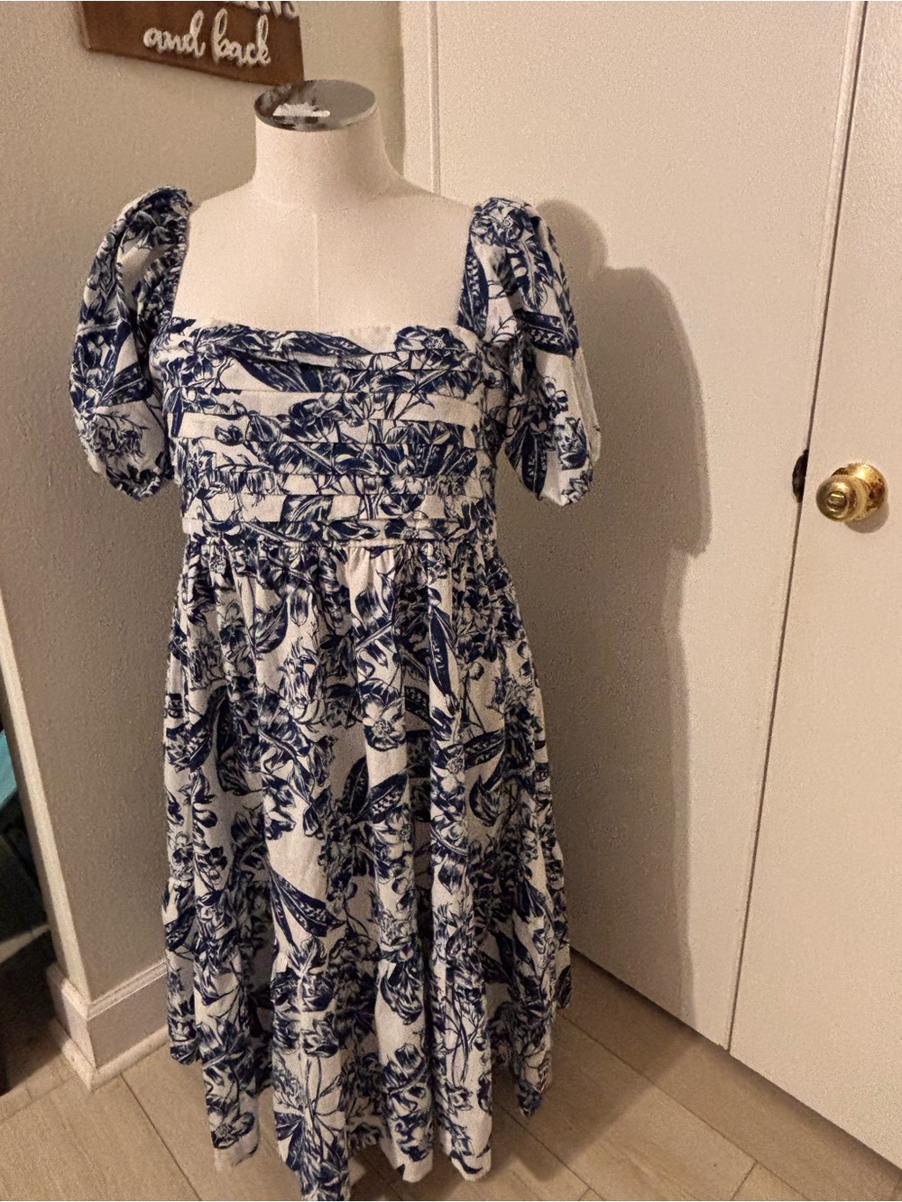 ABERCROMBIE Blue & White Floral Puff-Sleeve Midi Dress